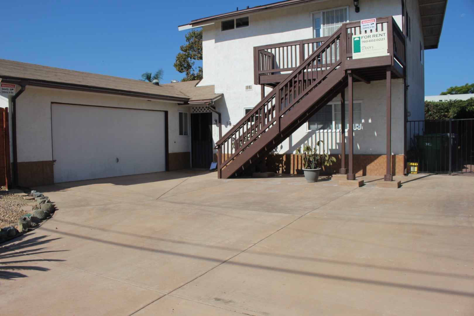 Oceanside Apartment: 123 Frontier Dr.