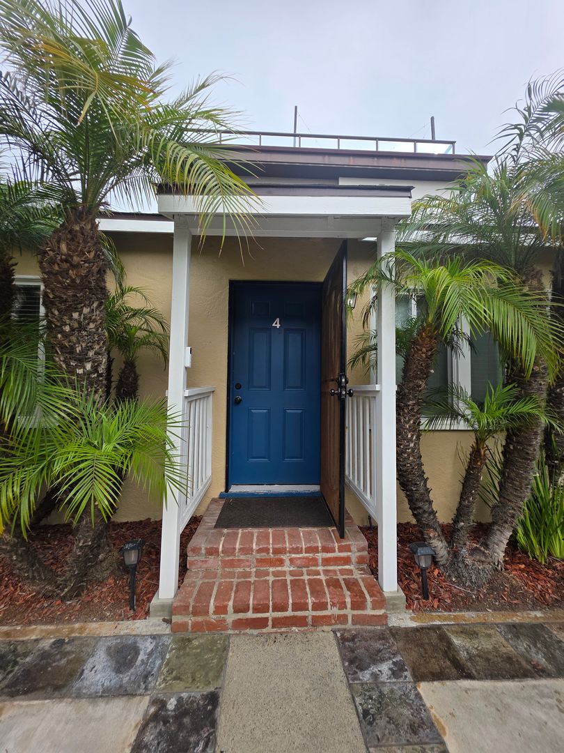 Oceanside Apartment: 1705 S Myers St