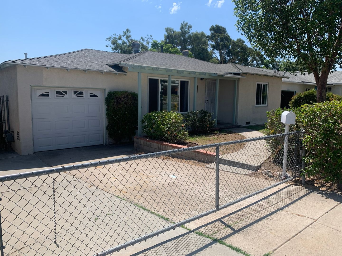 El Cajon House: 489 El Monte Rd