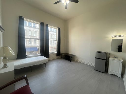Room for Rent in Historic Downtown Building – photo 1