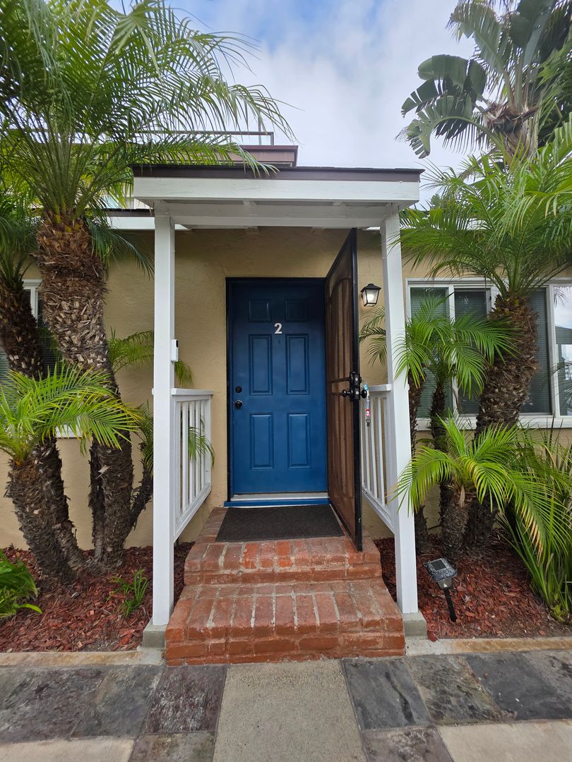 Oceanside Apartment: 1705 S Myers St