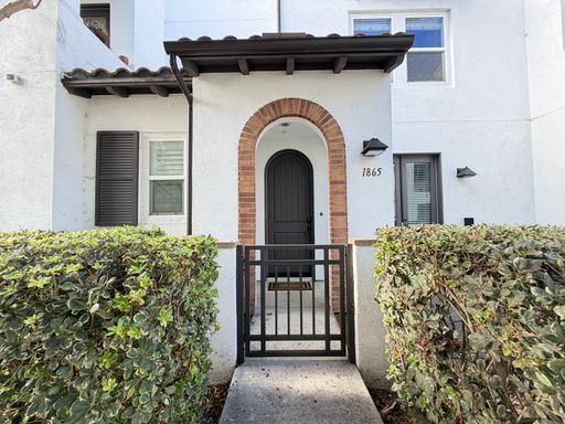 Energy-Efficient 3BR Townhome in Prime Carlsbad Location – photo 1