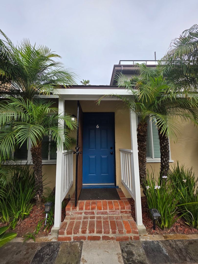 Oceanside Apartment: 1705 S Myers St