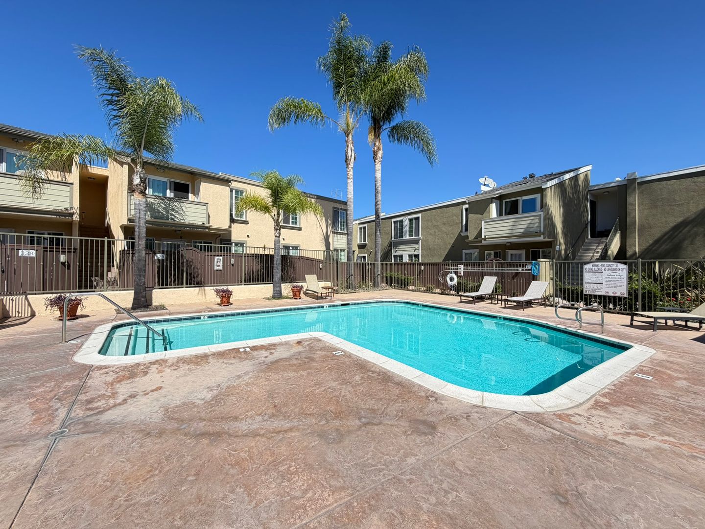 San Diego House: 5252 Balboa Arms Dr #203