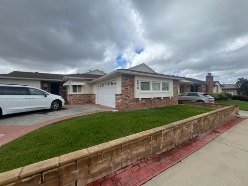 Spacious Allied Gardens Home with Expansive Living Space – photo 1