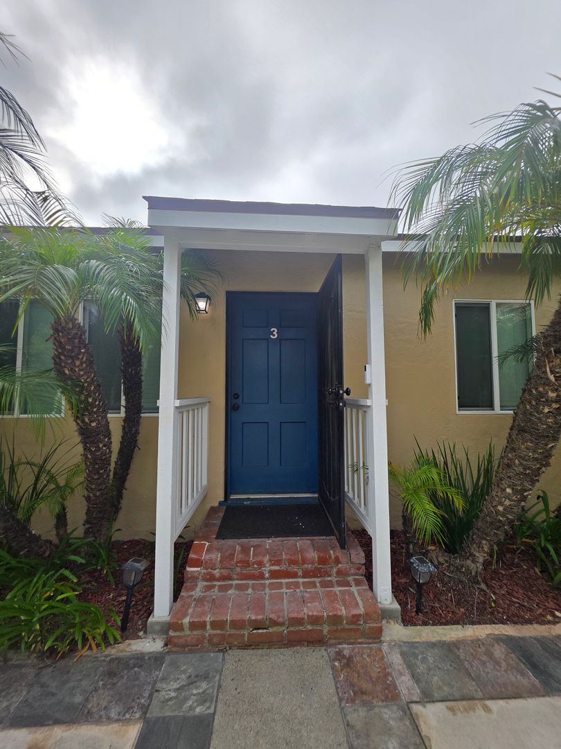 Oceanside Apartment: 1705 S Myers St