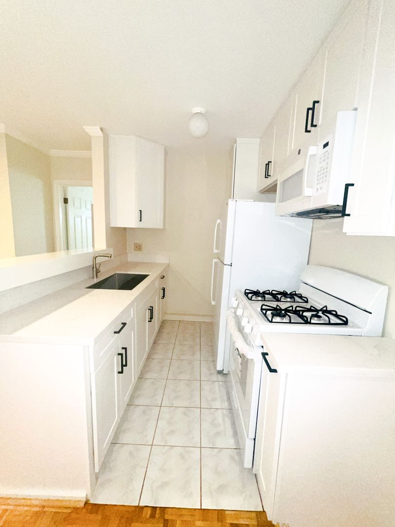 Glendale Apartment: 826 E Harvard St