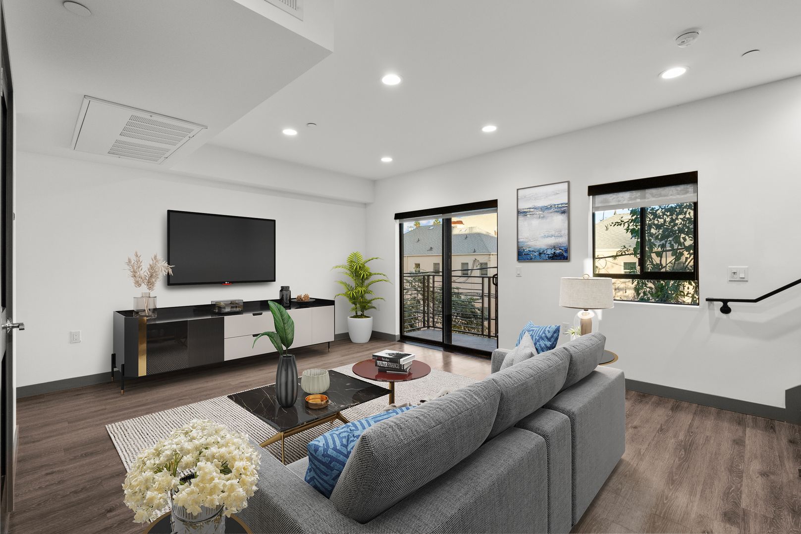 Los Angeles Apartment: 178 N Alexandria Ave