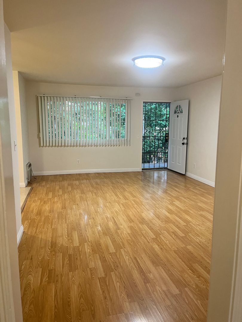 Glendale Apartment: 826 E Harvard St