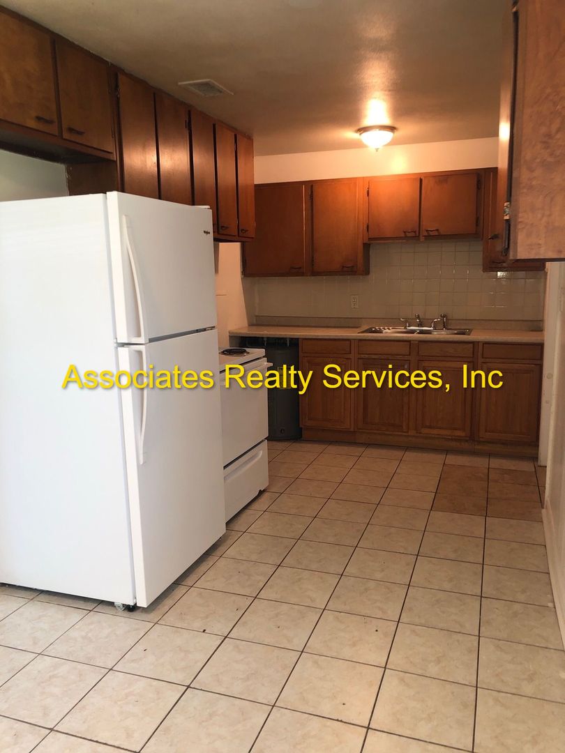 Gainesville House: 2221 NW 55th TER