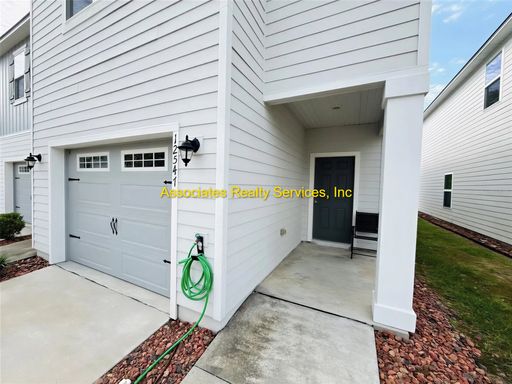 MOVE-IN READY NOW!– 3BR/2BA home in Tara West!