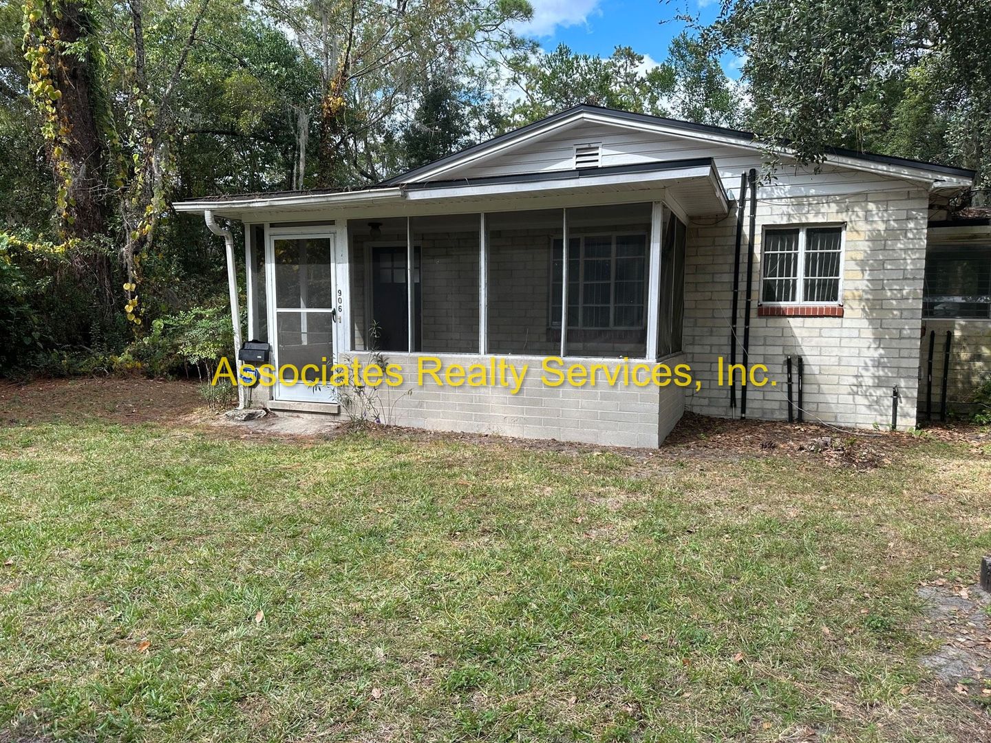 GAINESVILLE Apartment: 906 NE 9TH AVE