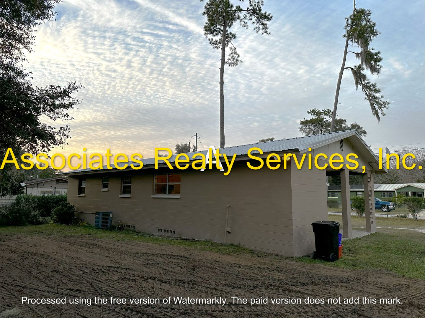 Gainesville House: 3741 SE 18th Ave