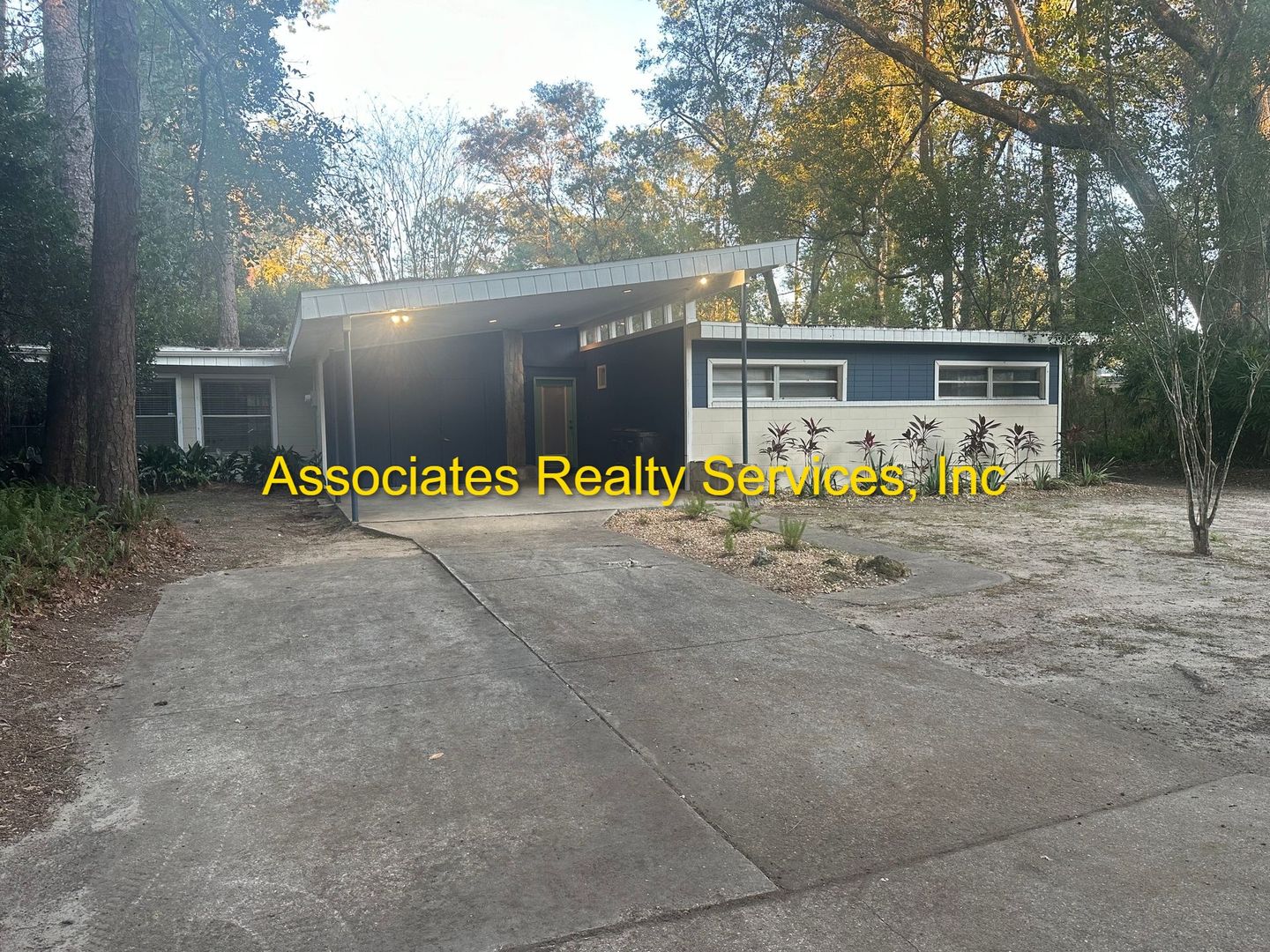 Gainesville House: 1211 NW 25th terr