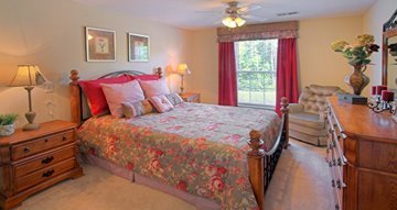 Life Just Got Better!!! Move in by 2/15/17 $999. Must Sign 12 or 18 Month Lease. Apply Same Day of Tour, Application Fee Waived!