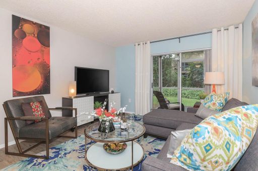 ✨Make Your Move by Sept. 30 & Enjoy Exclusive Savings! Pet-Friendly 2 Bed with Screened in Patio and Washer & Dryer! – photo 1