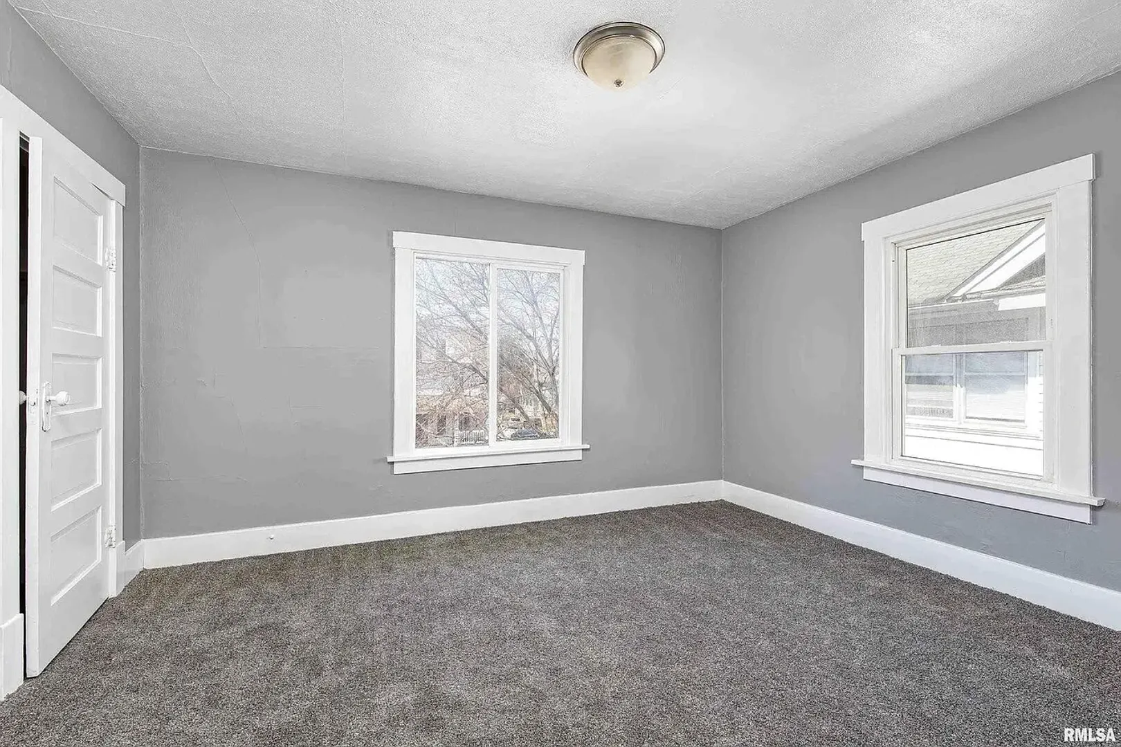 Davenport Apartment: 2209 Farnam St