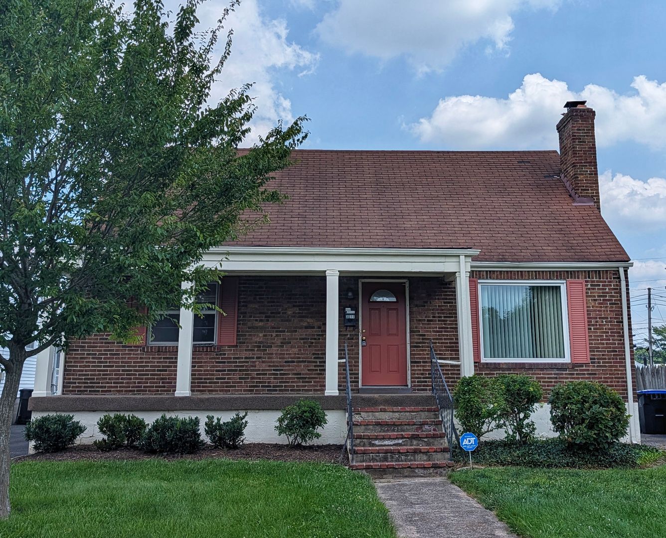 Louisville House: 3011 Kent Rd.