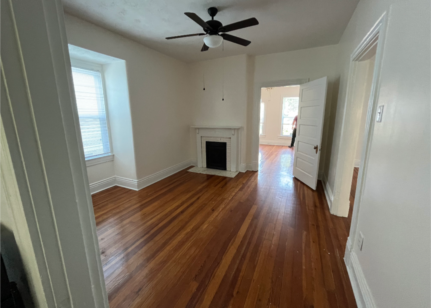 Louisville Apartment: 1938 Deerwood Avenue