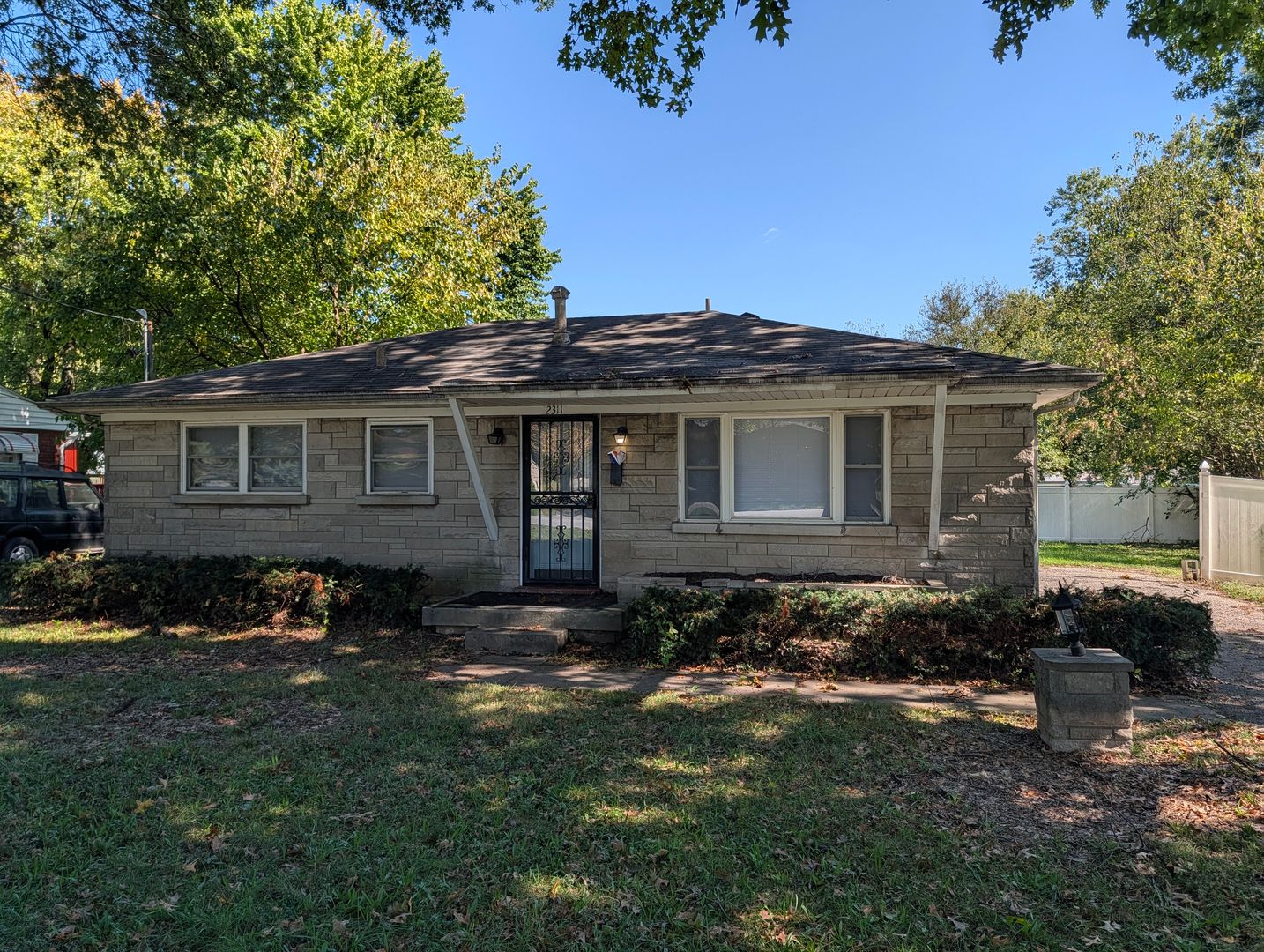 Louisville House: 2311 Plantation Dr.