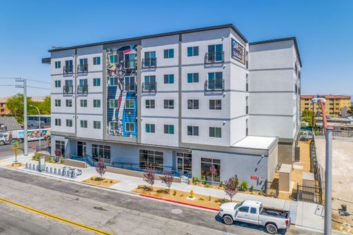 **END OF SUMMER SPECIAL** HIP LAS VEGAS DOWNTOWN LIVING - A MUST SEE – photo 1