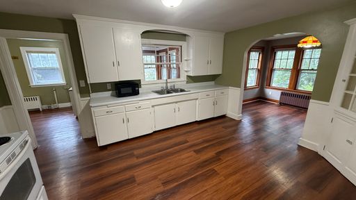 Large 2 BR second floor apartment with garage and laundry hook-ups – photo 1