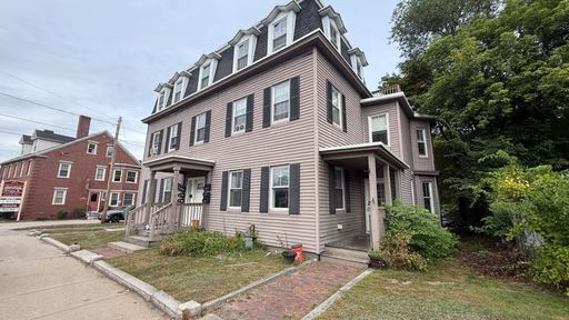 First Floor 2 Bedroom Apartment Heat Included! – photo 1