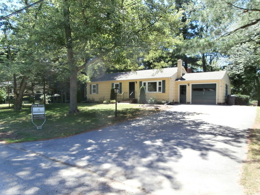 3 Bedroom Single Family Ranch in Quiet Dover Neighborhood – photo 1