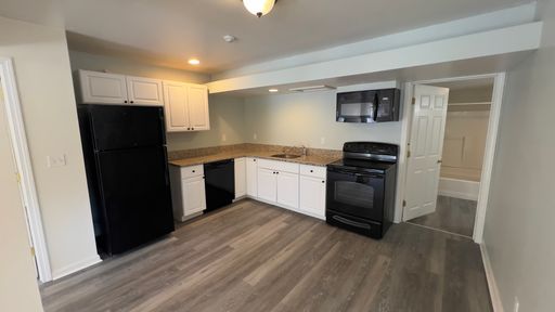 Utilities Included! Well maintained 2 bedroom in Great Commuting Location! – photo 1