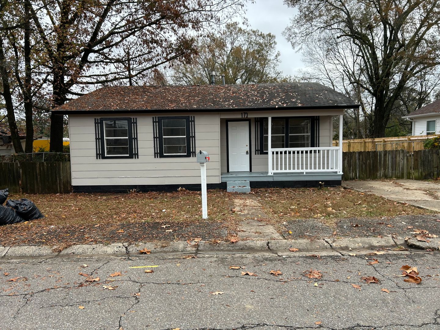 Jacksonville House: 172 Pike Ave