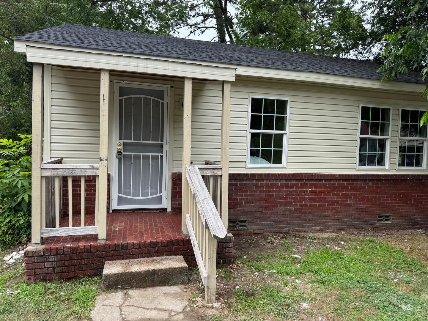 Jacksonville House: 172 Roosevelt Rd