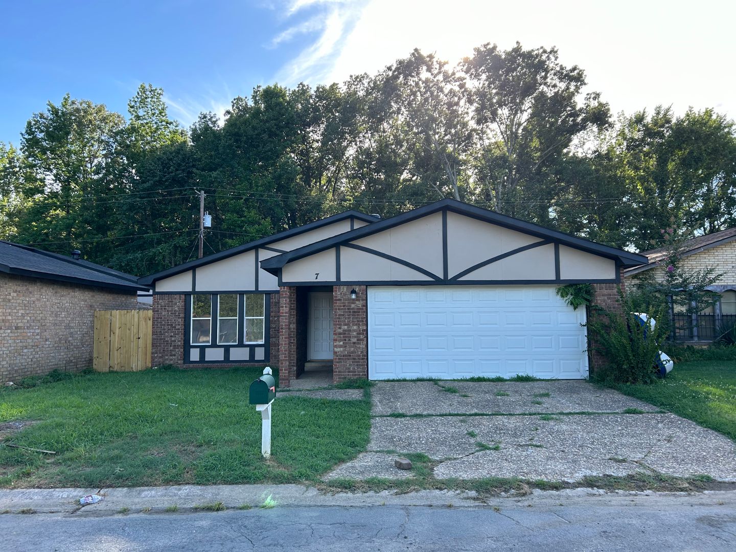 Sherwood House: 7 Seville Dr.