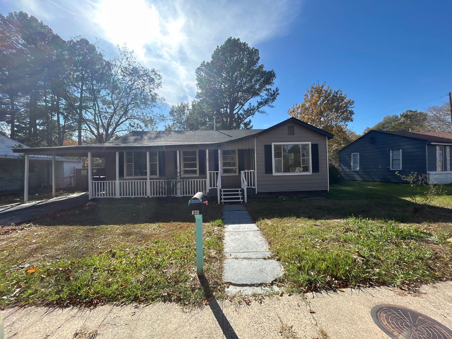 Jacksonville House: 104 Pike Ave