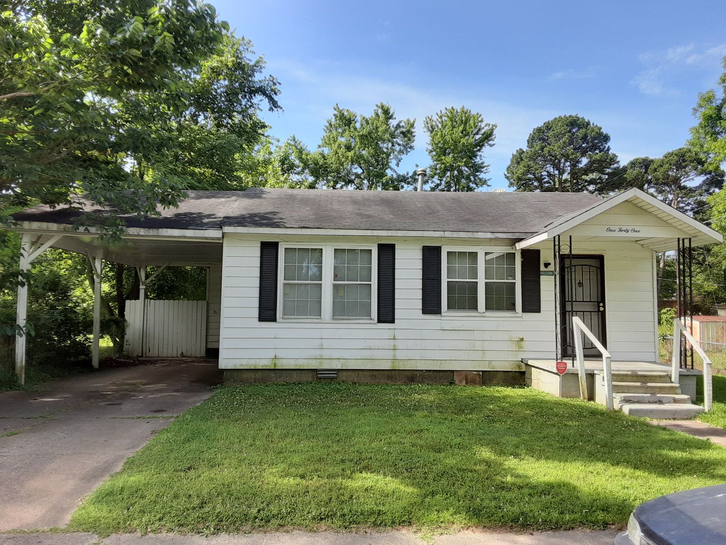 Jacksonville House: 141 Pike Ave