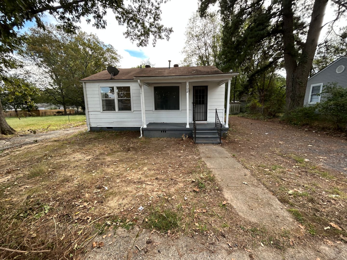 Jacksonville House: 102 Wilson St