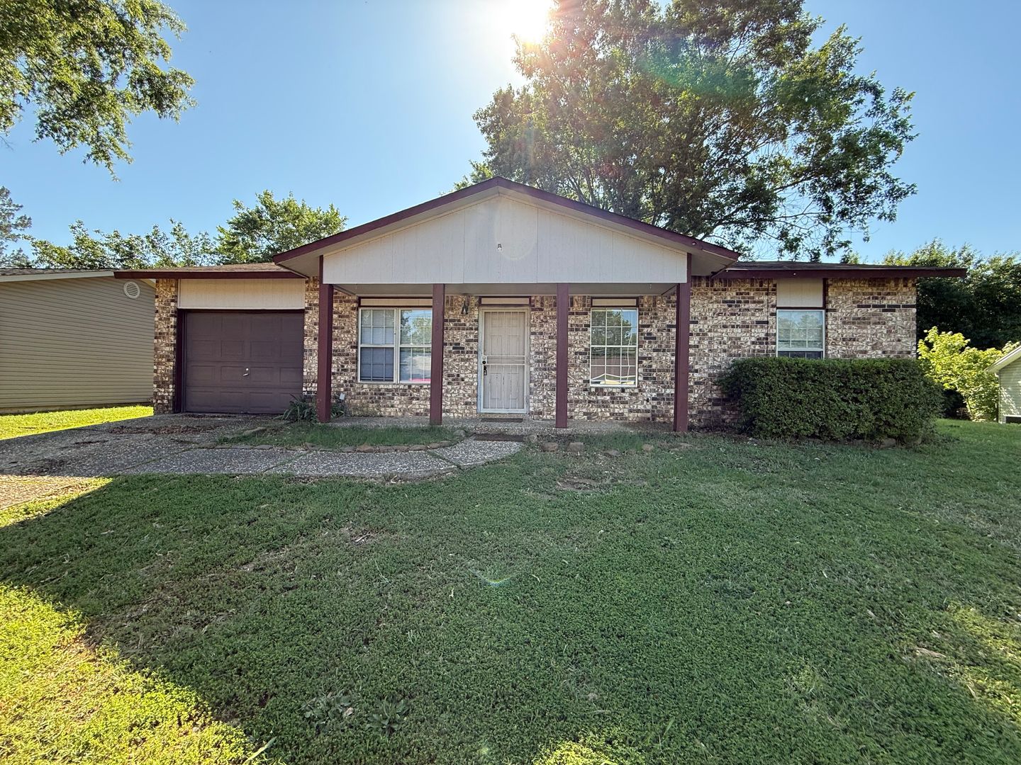 Sherwood House: 159 Randall Dr.
