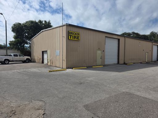 Former tire shop on 66th StN – photo 1