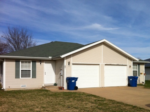 CLEVER - 201 EAGLE CIRCLE - NO PETS - CALL OFFICE FOR SHOWING INFORMATION