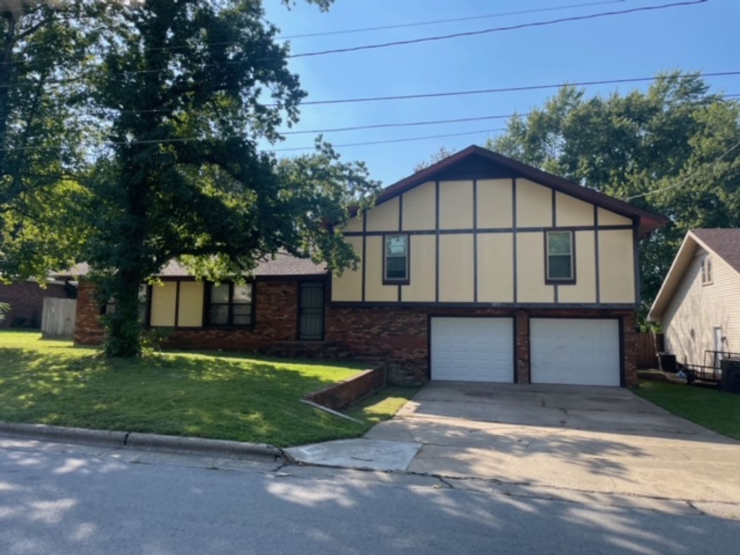 Springfield House: 3839 N. Stewart Ave