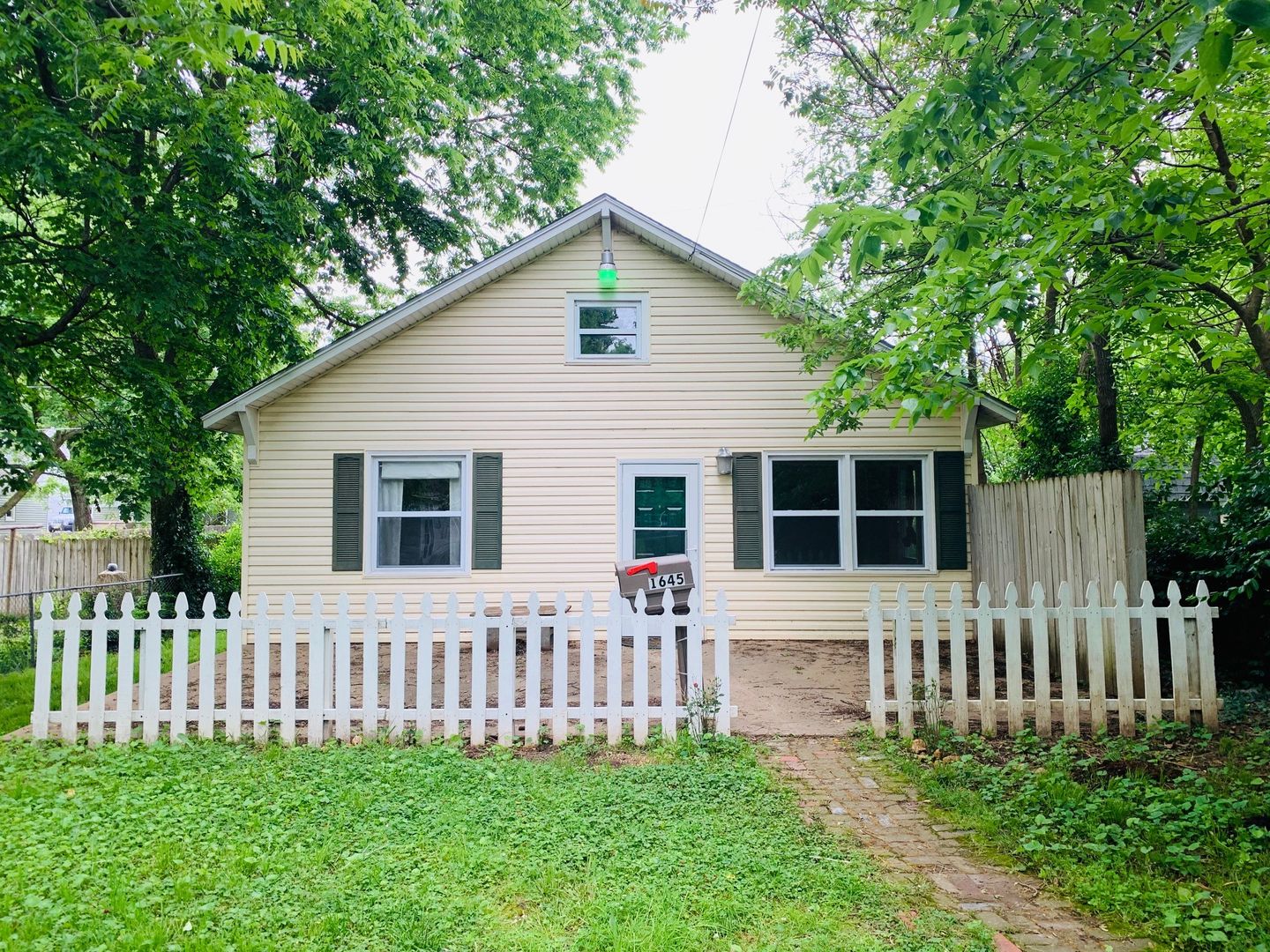 Springfield House: 1645 E. Cherry St.