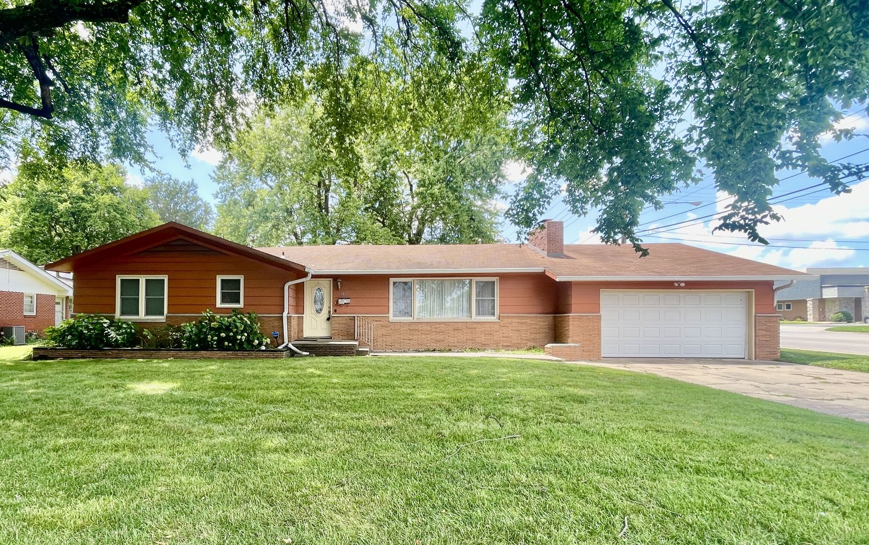 Springfield House: 1805 S. Valley Rd.