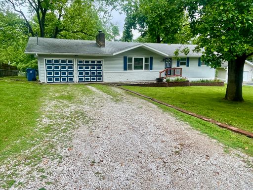 OZARK - 1201 E. LARK ST. - ONE SMALL PET NEGOTIABLE - CALL OFFICE FOR SHOWING INFORMATION – photo 1