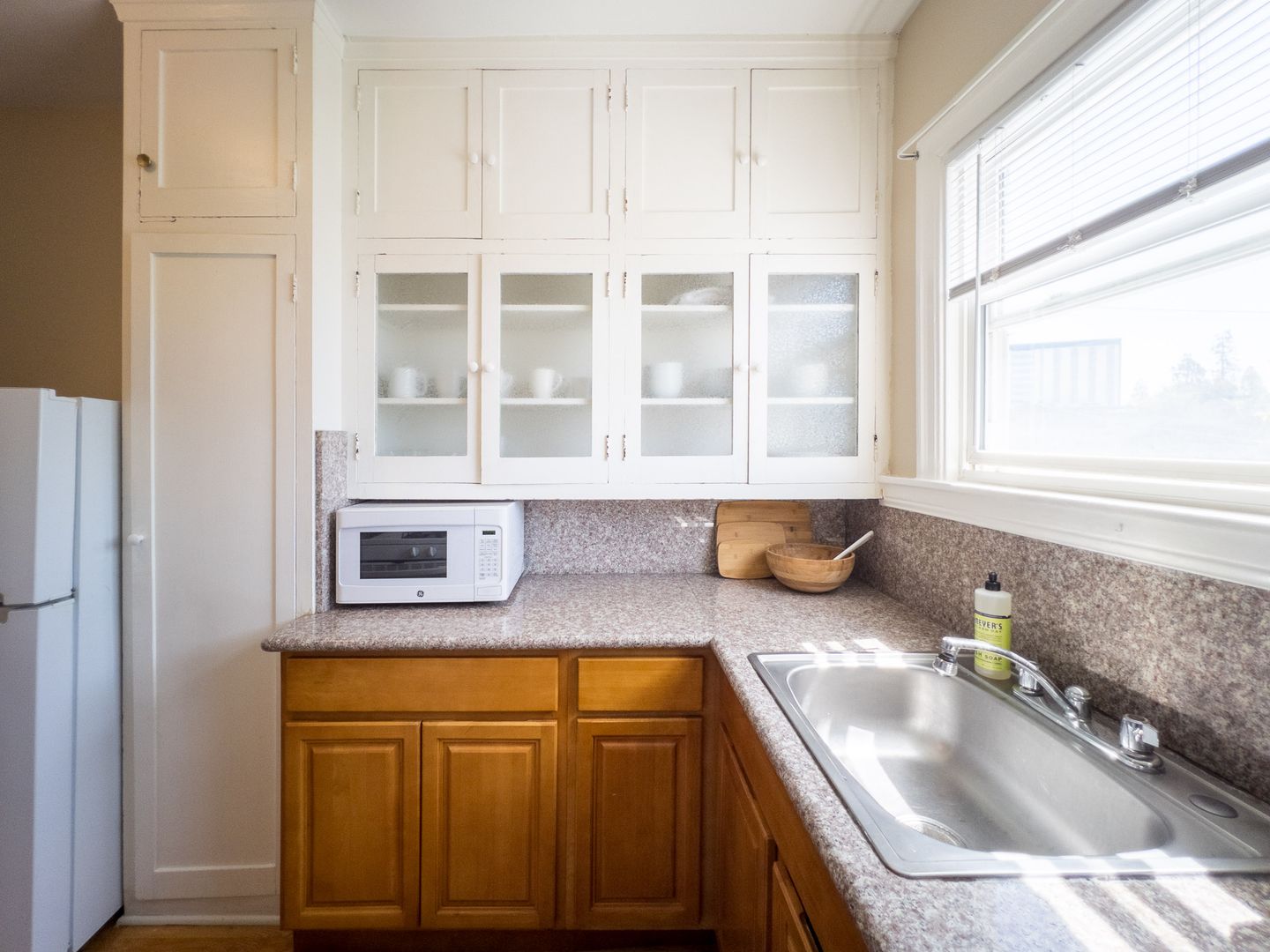 Oakland Apartment: 427 38th St