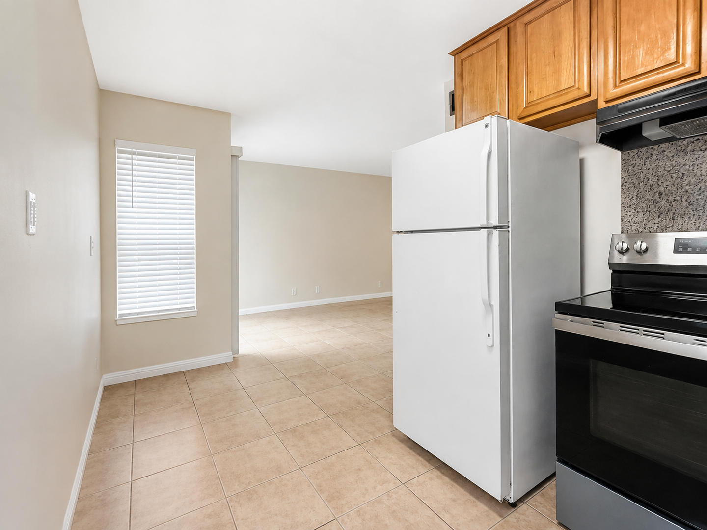 San Leandro Apartment: 132 Dutton