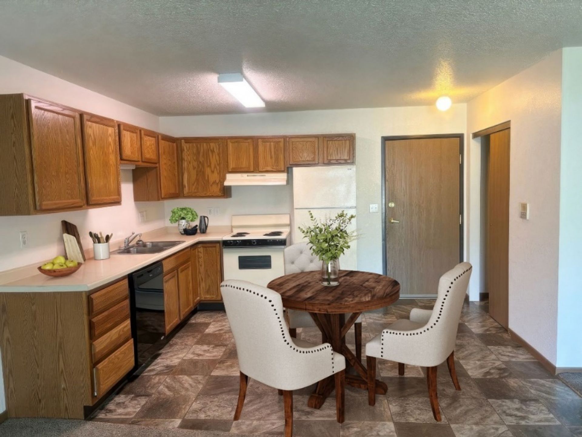Lisbon Apartment: 500/504 Jackson Ave