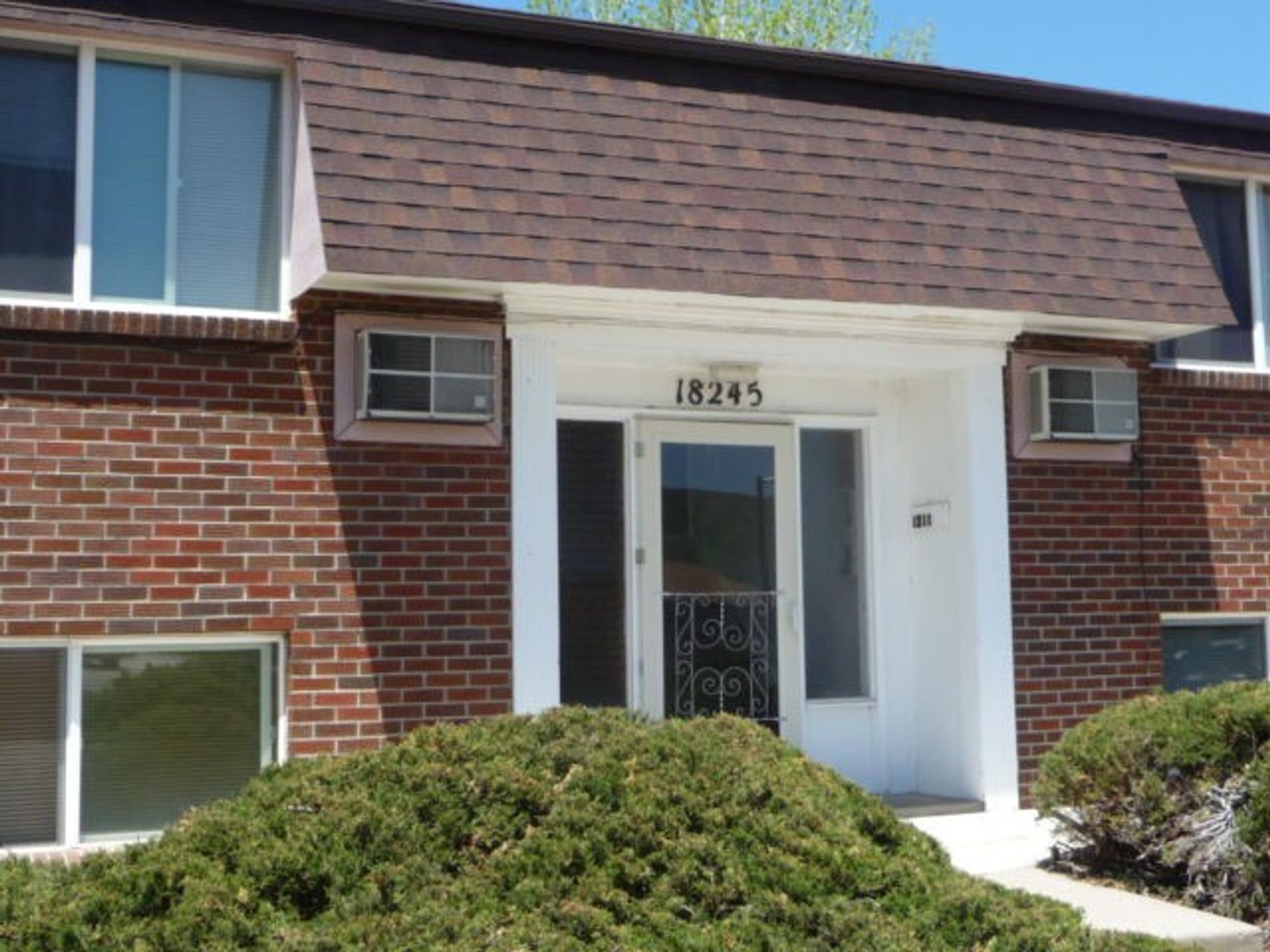 Golden Apartment: 18245 W. 3rd Place