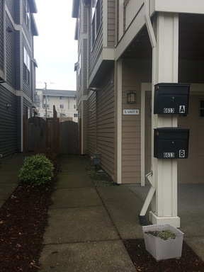 6613 NE Grand - Unit B 1 bdrm 1 bath Laundry - Not Accessible Unit 1st floor – photo 1