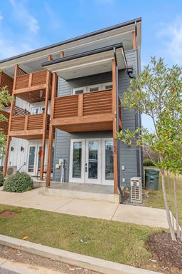South Broad St Townhome, Walk to the Riverwalk! – photo 1