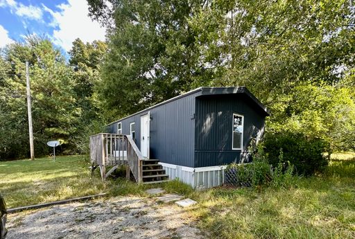 Renovated 2 Bedroom Minutes to Hamilton Place