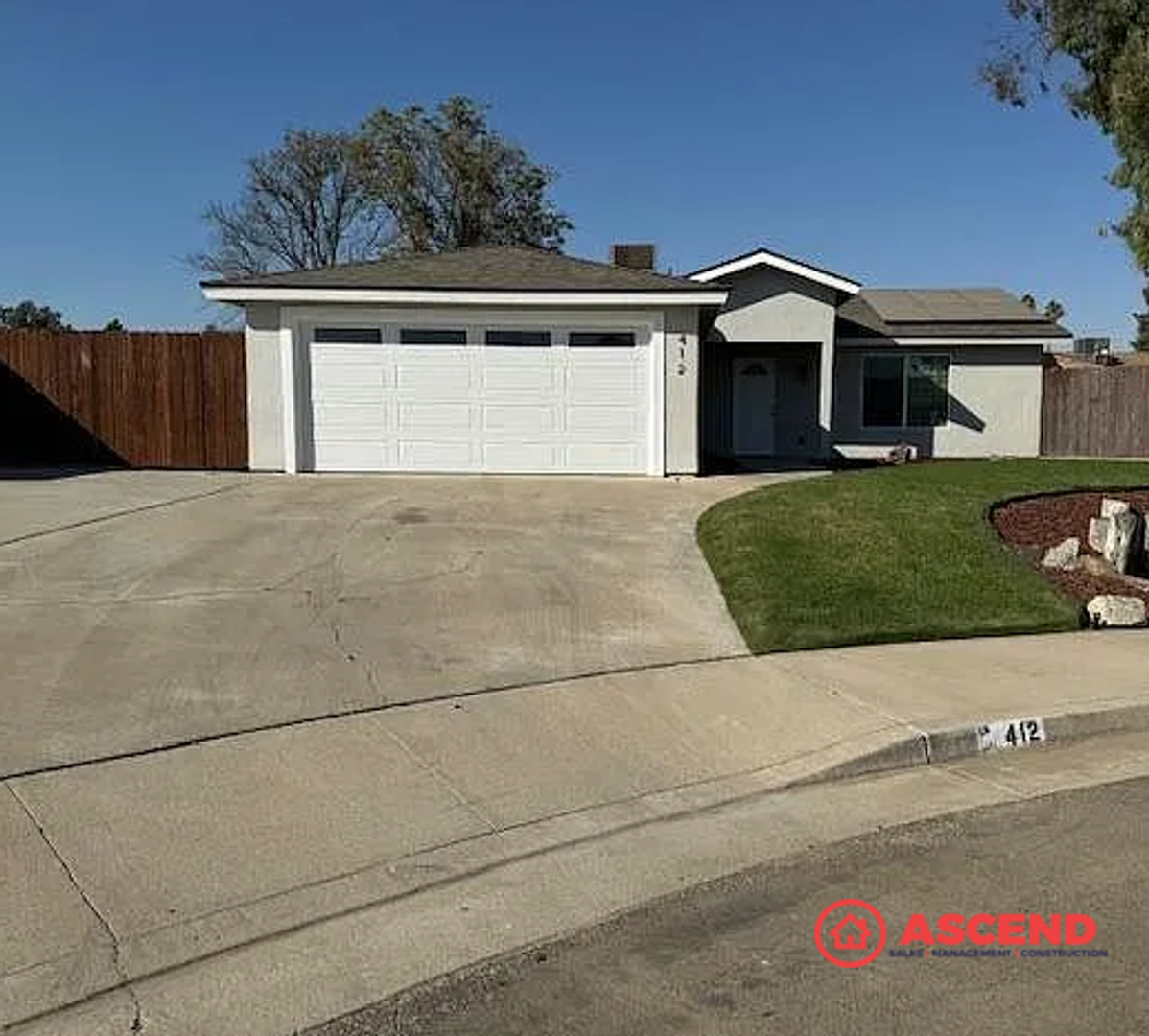 Bakersfield House: 412 Cale Ct